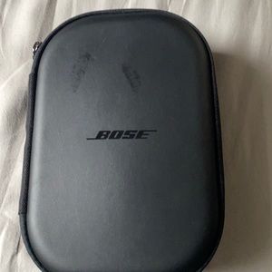 Bose headphones in great condition comes with charger